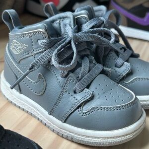 Toddler Jordan Mids 5C